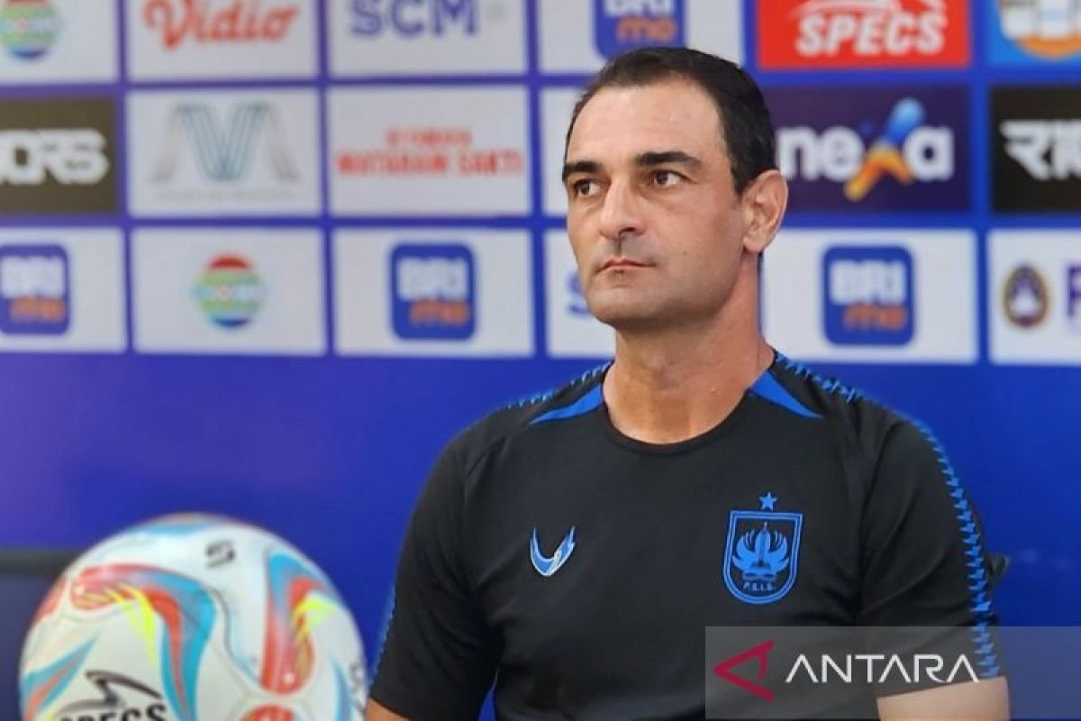 Here are some alternate title suggestions for "PSIS Semarang pecat pelatih Gilbert Agius":

1. "PSIS Semarang Terminates Coach Gilbert Agius"
2. "Gilbert Agius Dismissed as Coach of PSIS Semarang"
3. "PSIS Semarang Parts Ways with Coach Gilbert Agius"
4. "Gilbert Agius Out: PSIS Semarang Seeks New Leadership"
5. "Change at the Helm: PSIS Semarang Fires Gilbert Agius"
6. "PSIS Semarang Moves on from Gilbert Agius as Head Coach"
7. "Coaching Shift: PSIS Semarang Releases Gilbert Agius"
8. "PSIS Semarang Says Goodbye to Coach Gilbert Agius"
9. "Gilbert Agius No Longer Head Coach of PSIS Semarang"
10. "PSIS Semarang Looks Ahead After Gilbert Agius' Departure" 

Feel free to let me know if you need more options!