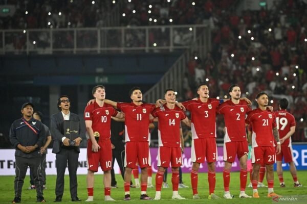 Berikut adalah beberapa alternatif judul yang mencakup tema "Terpopuler", "PSSI panggil 32 pemain", dan "kunjungan Prabowo ke Thailand":

1. "Berita Terpopuler: PSSI Panggil 32 Pemain & Kunjungan Prabowo ke Thailand"
2. "Sorotan Terpopuler: Pemanggilan 32 Pemain oleh PSSI dan Kunjungan Prabowo ke Thailand"
3. "Dua Berita Terpanas: PSSI Panggil 32 Pemain, Prabowo Kunjungi Thailand"
4. "PSSI dan Prabowo: 32 Pemain Dipanggil dan Kunjungan ke Thailand Jadi Sorotan"
5. "Top Stories: PSSI Sebutkan 32 Pemain dan Prabowo Melawat Thailand"

Silakan pilih salah satu atau gunakan sebagai inspirasi untuk membuat judul yang sesuai!