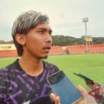 Here are some alternative titles for "Yusuf Meilana tetap bertahan di Persik Kediri":

1. "Yusuf Meilana: Komitmen Abadi di Persik Kediri"
2. "Yusuf Meilana Memilih Setia kepada Persik Kediri"
3. "Kepastian Yusuf Meilana: Bertahan di Persik Kediri"
4. "Yusuf Meilana: Peluang Emas untuk Persik Kediri"
5. "Mengapa Yusuf Meilana Tetap Bersama Persik Kediri"
6. "Yusuf Meilana Memperkuat Pasukan Persik Kediri"
7. "Yusuf Meilana: Ikonik dan Konsisten Bersama Persik Kediri"
8. "Pilih Setia: Yusuf Meilana dan Persik Kediri"
9. "Keputusan Strategis: Yusuf Meilana Bertahan di Persik Kediri"
10. "Yusuf Meilana: Jalinan Abadi dengan Persik Kediri"

Feel free to choose any of these or adapt them further!