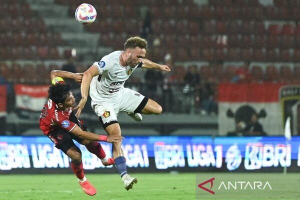 Ze Valente: Kembali ke Yogya dengan Seragam PSIM