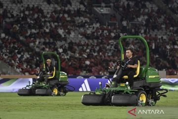 Perawatan Lapangan Rumput SUBGK Selama Pertandingan Penyisihan Piala AFF U-23 2025