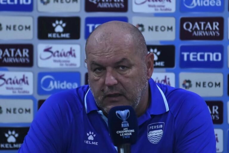 Pelatih Persib Percaya Laga Melawan Lion City Akan Menjadi Tantangan Berat