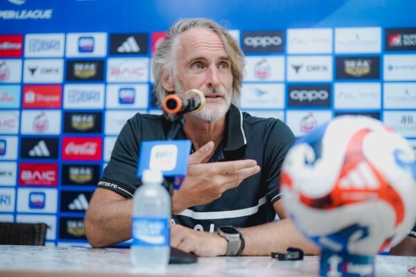 Jan Olde: Keseimbangan Jadi Kunci Pertandingan Dewa vs Persija