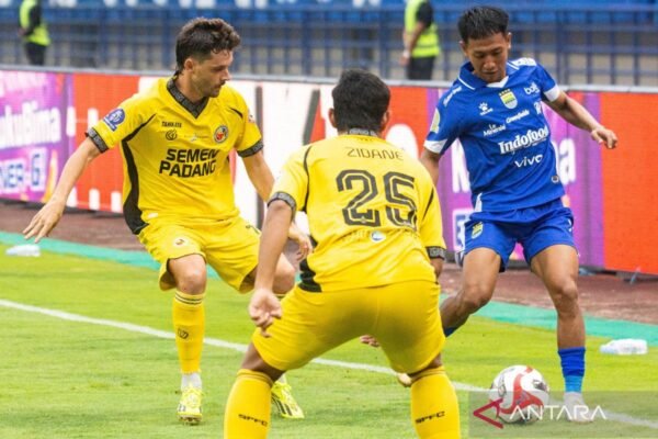 Tanda Tanya untuk Beckham Putra dan Adam Przybek Jelang Pertandingan Melawan Borneo FC
