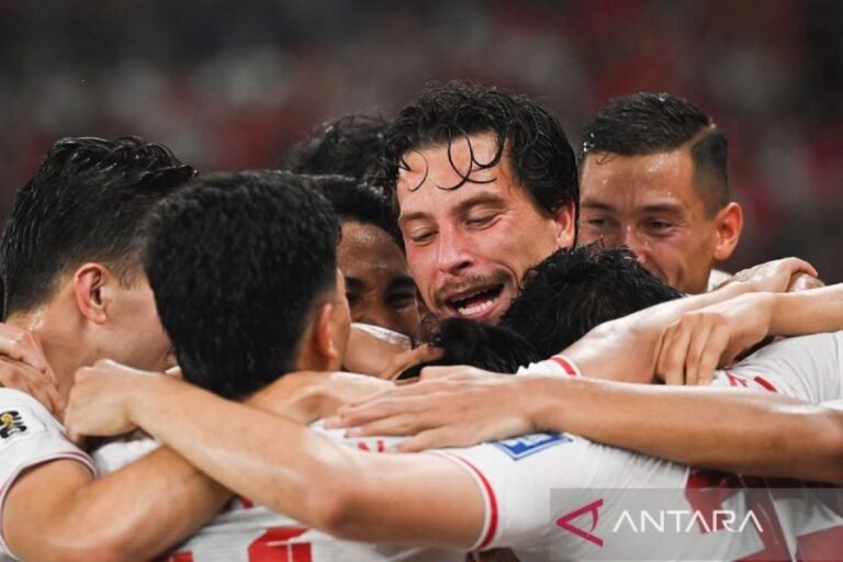 Berikut adalah beberapa alternatif judul untuk artikel tersebut:

1. “Debut Menjulang: Bojan Soroti Peluang Thom Haye dan Barba di Laga Kontra Borneo FC”
2. “Bojan Tegaskan Thom Haye dan Barba Siap Tampil Perdana Melawan Borneo FC”
3. “Peluang Debut Besar: Bojan Ungkapkan Harapan untuk Thom Haye dan Barba Saat Hadapi Borneo FC”
4. “Bojan: Thom Haye dan Barba Berpeluang Tampil Perdana Lawan Borneo FC”
5. “Duel Seru: Bojan Sebut Thom Haye dan Barba Siap Melakoni Debut Melawan Borneo FC”

Apakah ada yang spesifik yang Anda inginkan dari judul tersebut?