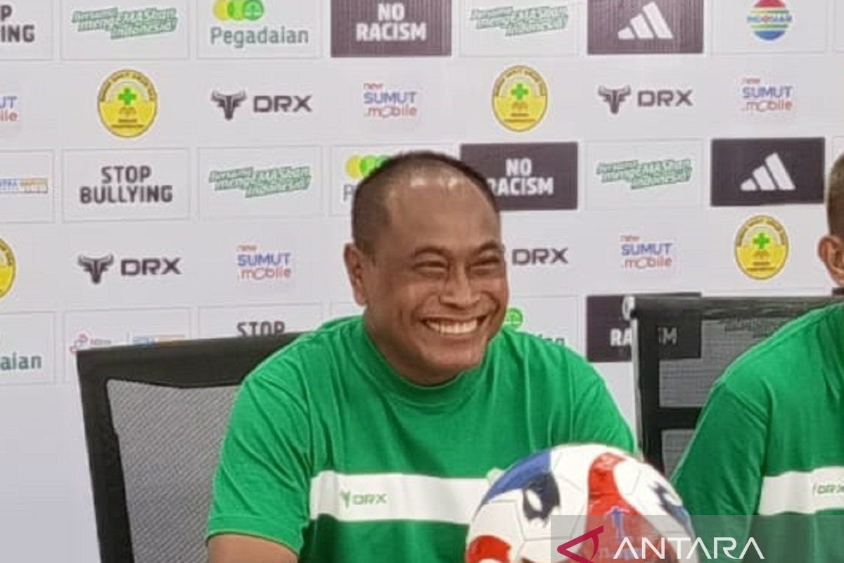 Berikut beberapa alternatif judul untuk "PSMS Benahi Lini Pertahanan Agar Lebih Solid":

1. "Perkuat Pertahanan PSMS untuk Kinerja yang Lebih Baik"
2. "Revitalisasi Lini Belakang PSMS: Menuju Pertahanan yang Kokoh"
3. "Membangun Pertahanan Solid: Langkah Strategis PSMS"
4. "PSMS: Memperkuat Lini Pertahanan demi Hasil Optimal"
5. "Solusi Taktis PSMS untuk Menyolidkan Lini Pertahanan"
6. "Lini Pertahanan PSMS: Tantangan dan Solusi untuk Kemandirian Tim"
7. "Mengokohkan Pertahanan PSMS: Kunci untuk Kesuksesan di Lapangan"

Semoga salah satu judul ini sesuai dengan yang Anda cari!